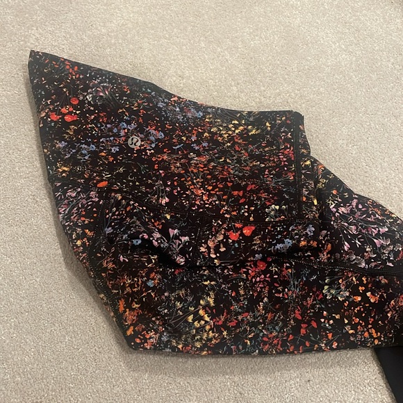 Lululemon Cropped Leggings - Picture 5 of 9